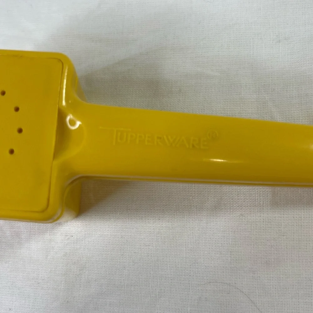 Vintage Tupperware Harvest Golden Yellow Corn Hugger Butter & Salt Shaker 1465-4